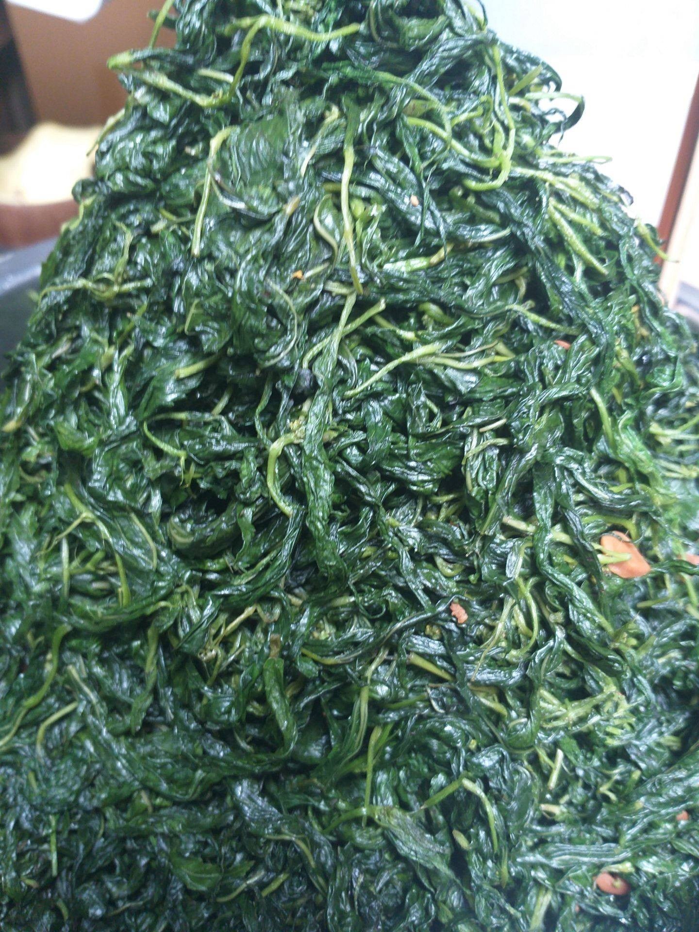 ผัดใบปอ แยกกระเทียม เพื่อสุขภาพ