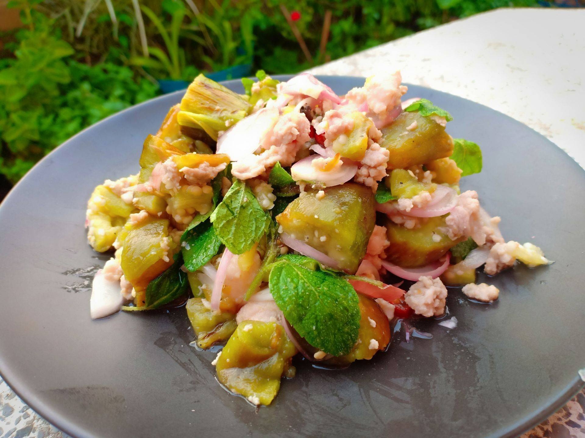 ยำมะเขือยาวหมูสับ