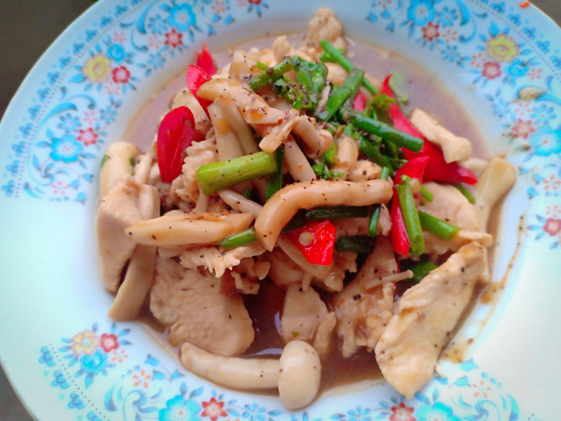 ไก่ผัดซอสพริกไทยดำ