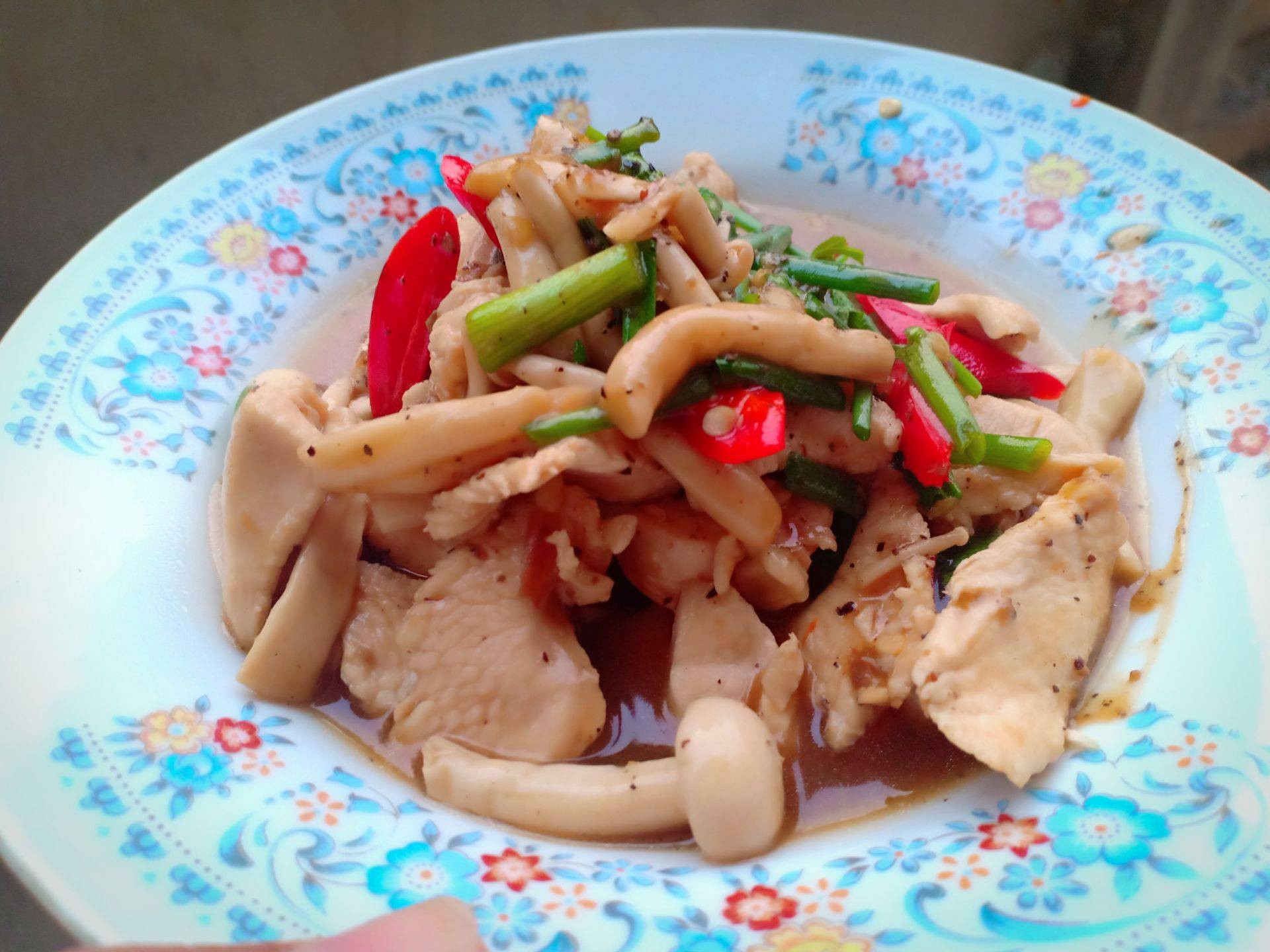 ไก่ผัดซอสพริกไทยดำ
