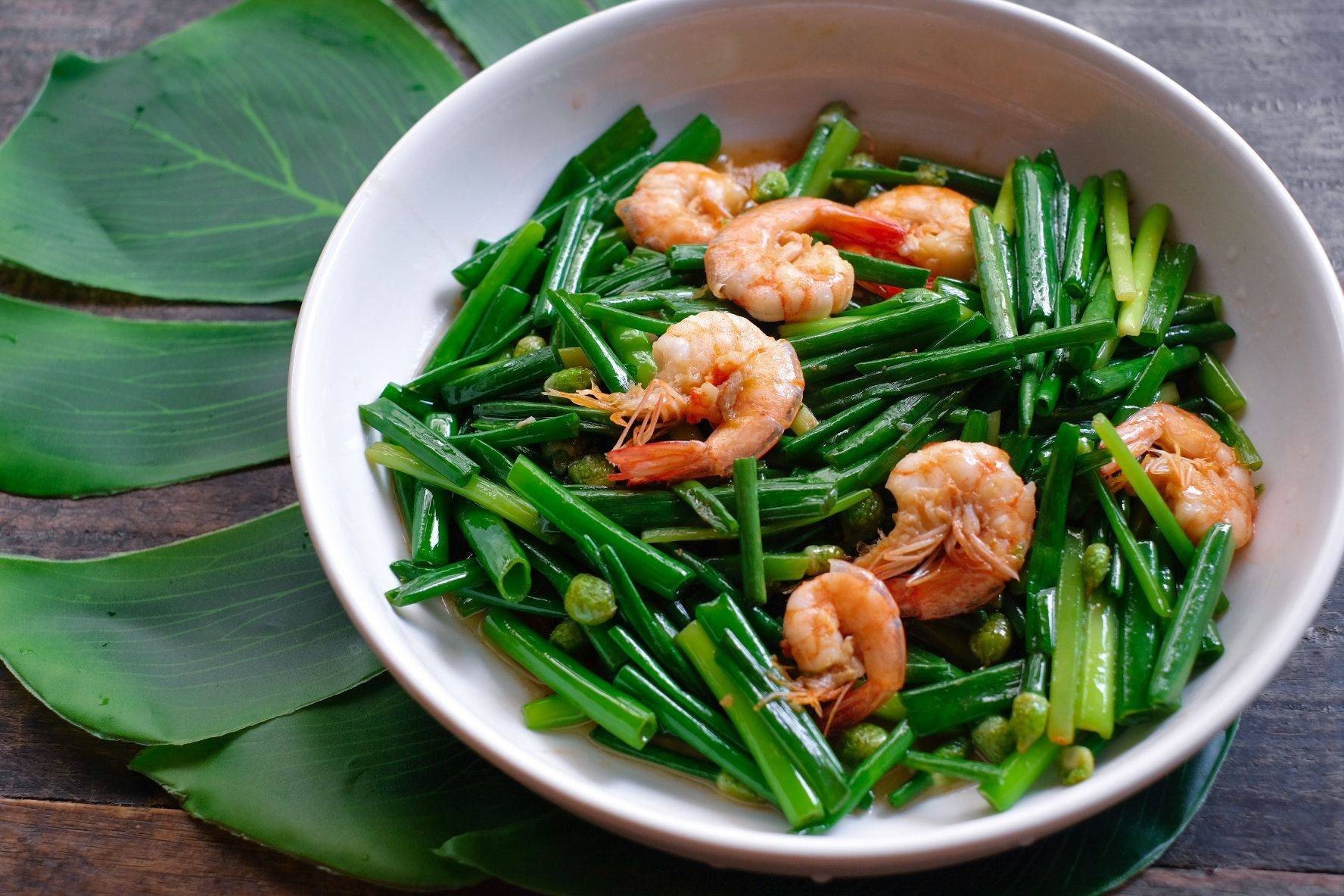 ผัดดอกหอมกุ้งสด