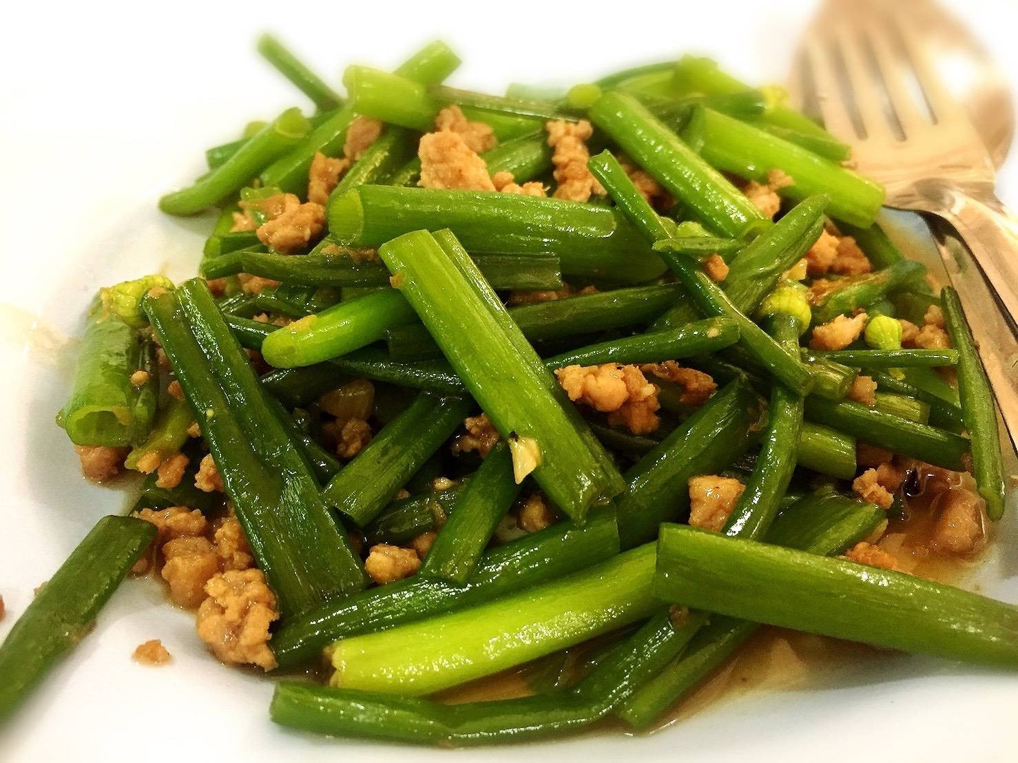 ดอกหอมผัดหมูสับ