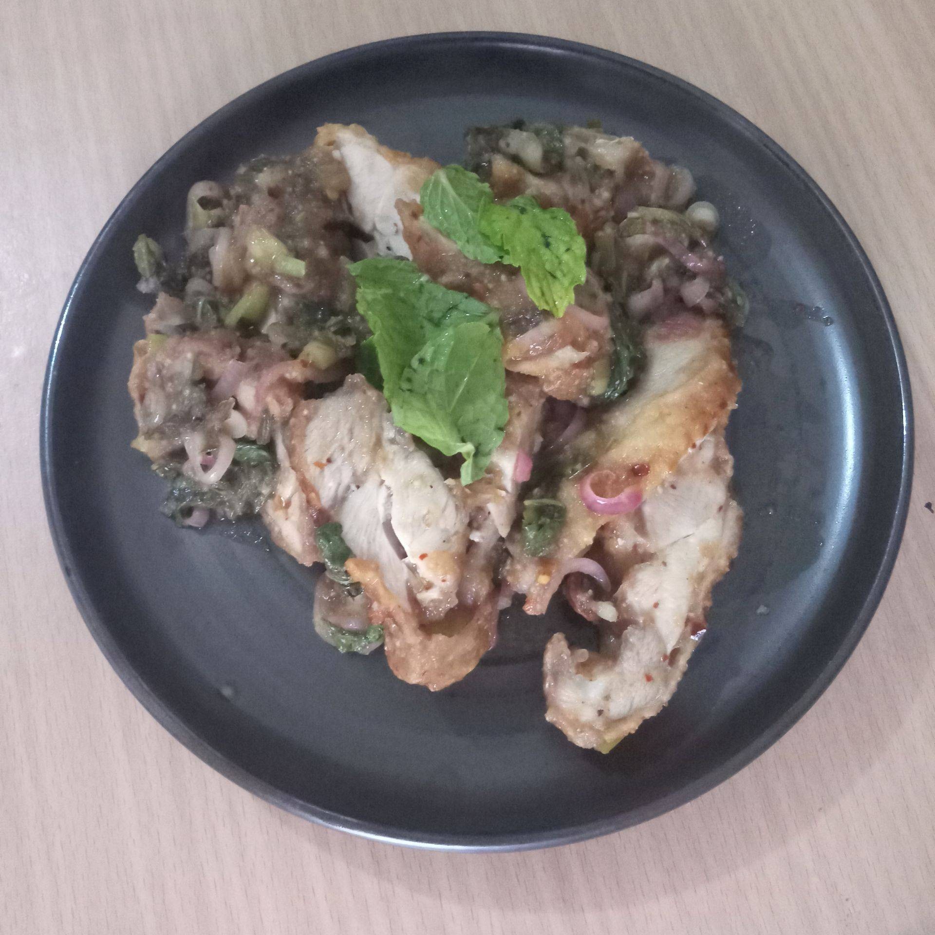ลาบไก่ทอด