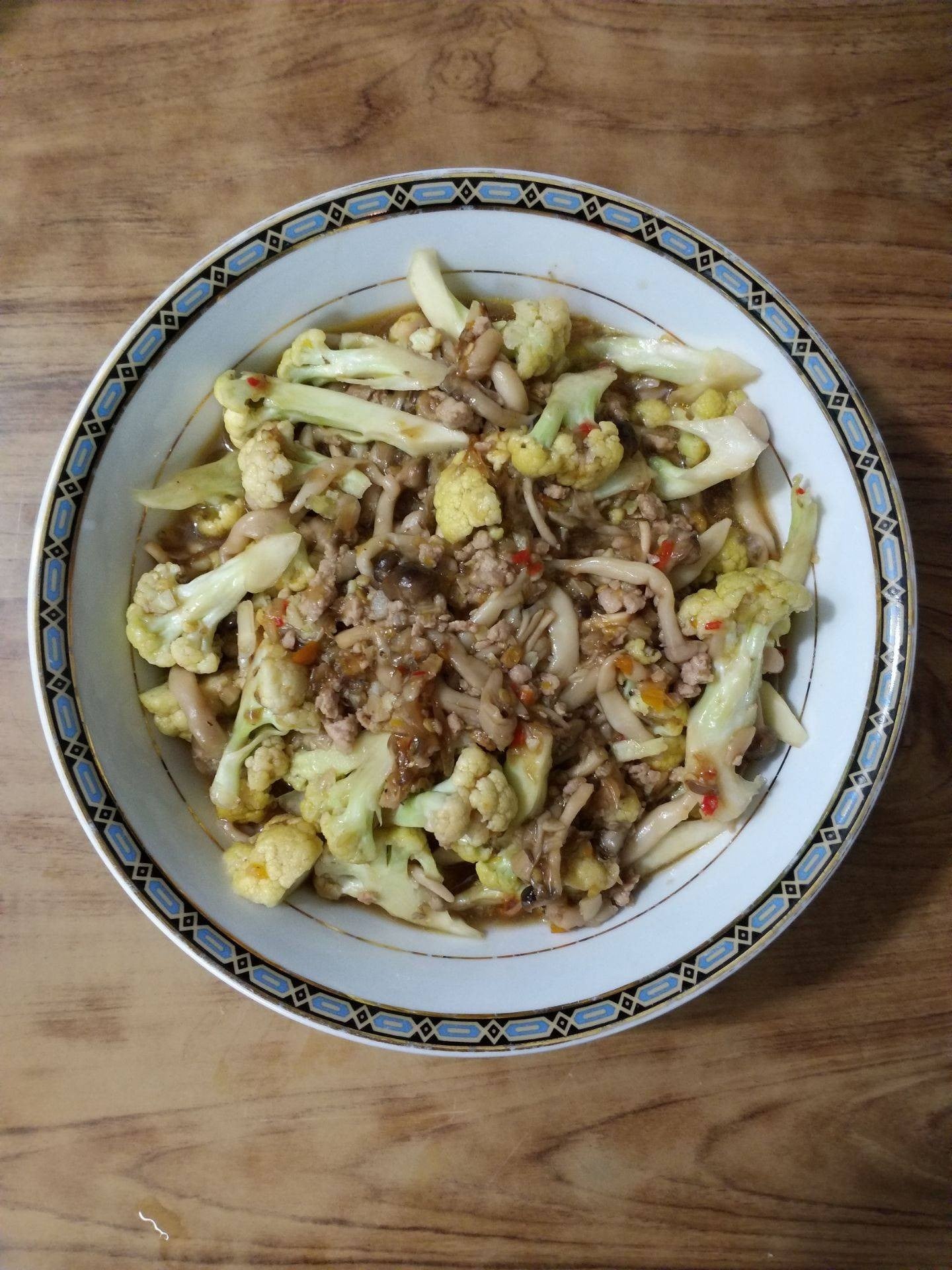 ผัดดอกกะหล่ำเห็ดขี้เมา