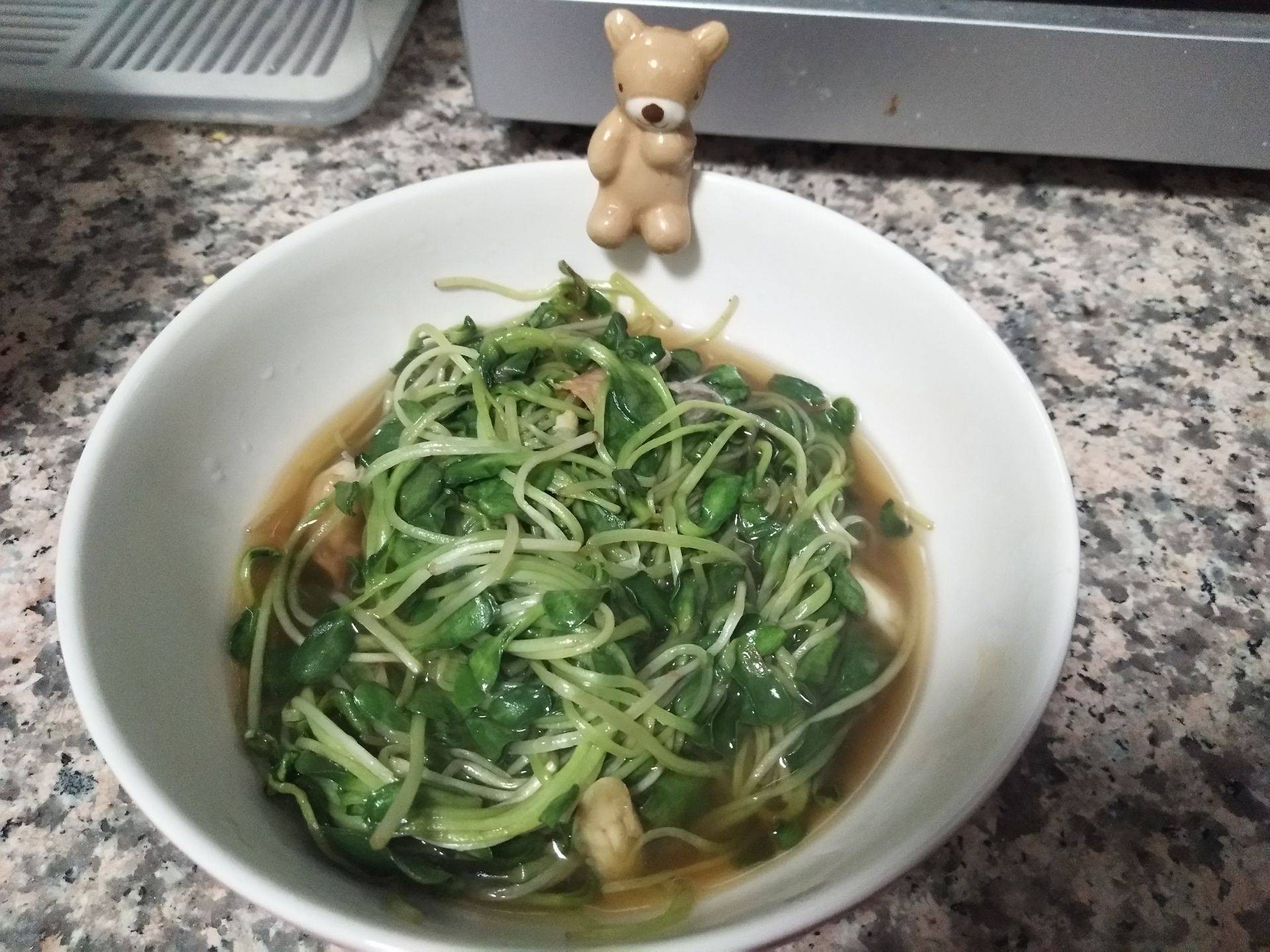 ต้นอ่อนทานตะวันผัดน้ำมันหอย