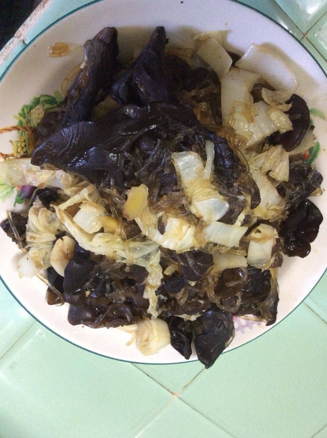 เห็ดหูหนูผัดวุ้นเส้น