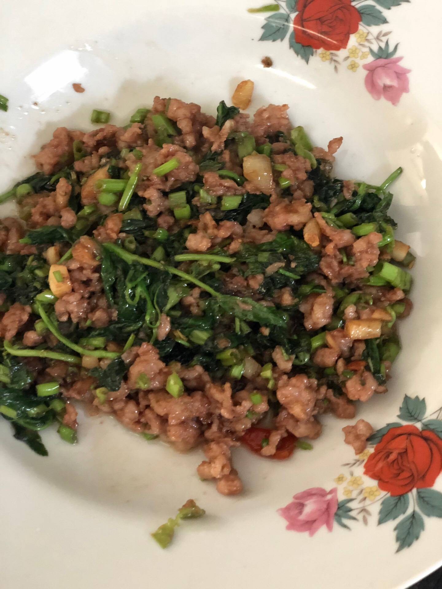 หมูสับผัดกะปิผักบุ้ง เค็มหน่อยอร่อยเหาะ