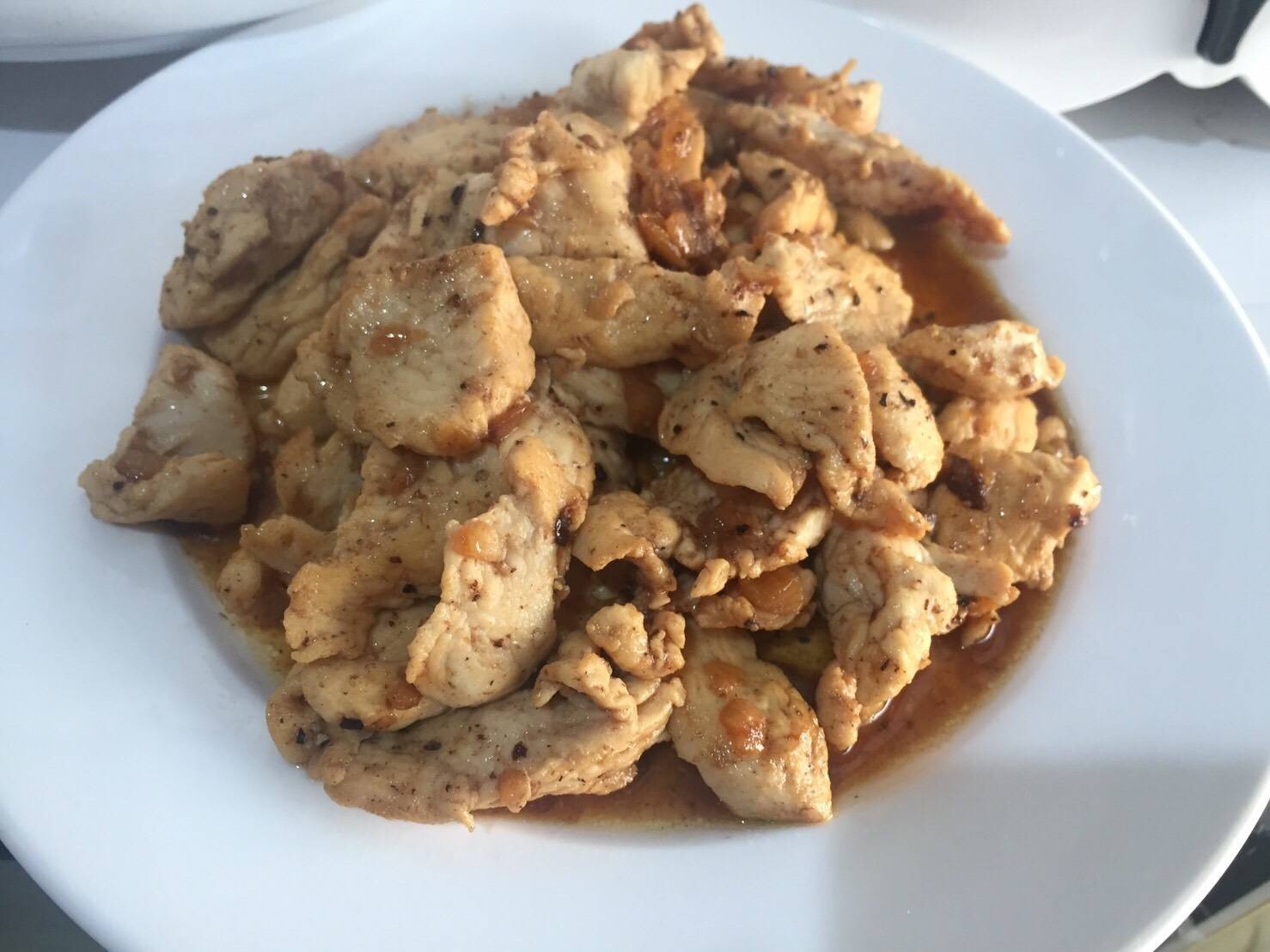 อกไก่ผัดกระเทียมพริกไทย