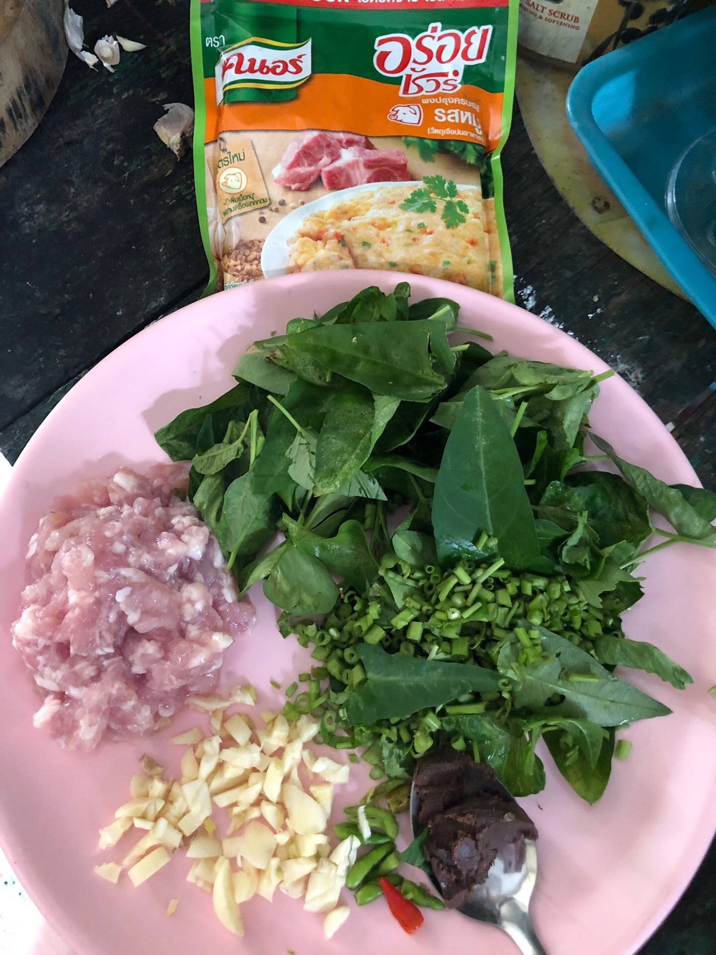 หมูสับผัดกะปิผักบุ้ง เค็มหน่อยอร่อยเหาะ
