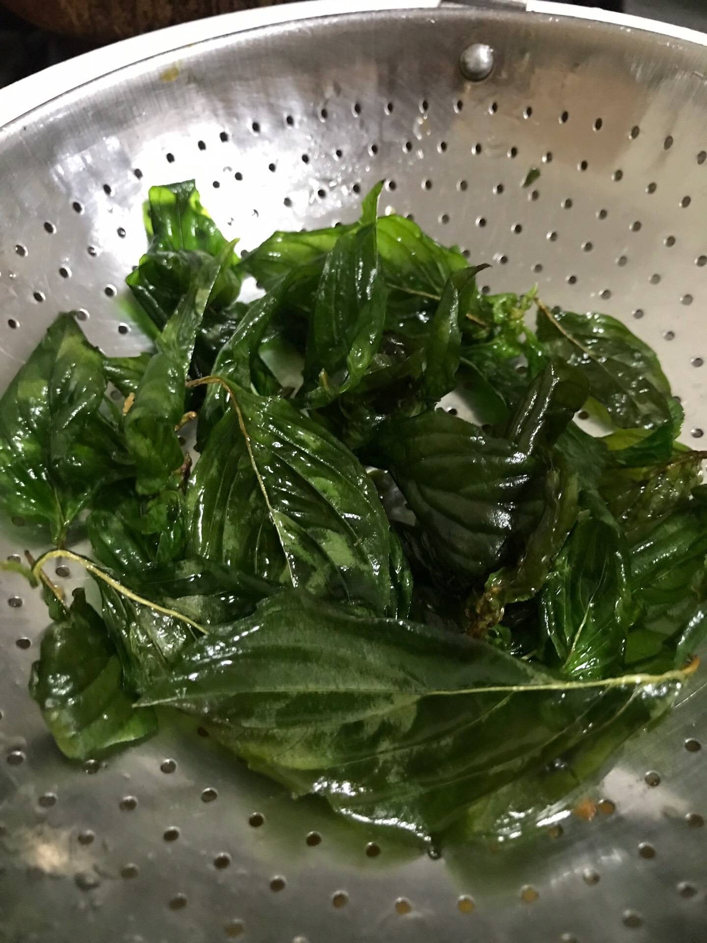 ม่า...ผัดแซลม่อนฟูผัดพริกกระเทียม