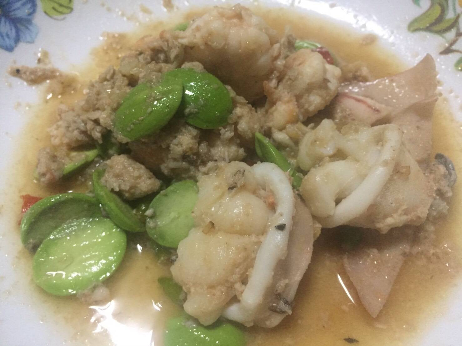 สะตอเปรี้ยวหวานกุ้งหมึก