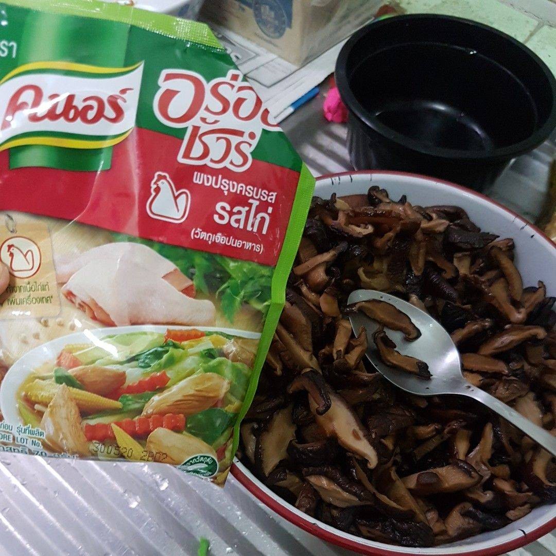 กะหล่ำปลีผัดไก่หัวไช้โป๊ว