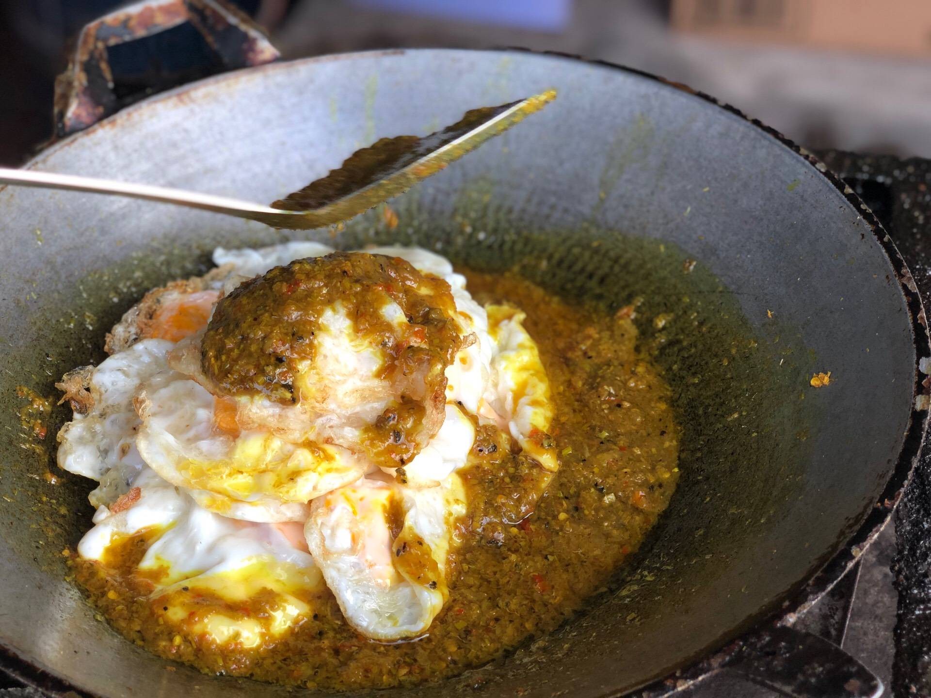 ผัดเผ็ดไข่ดาว