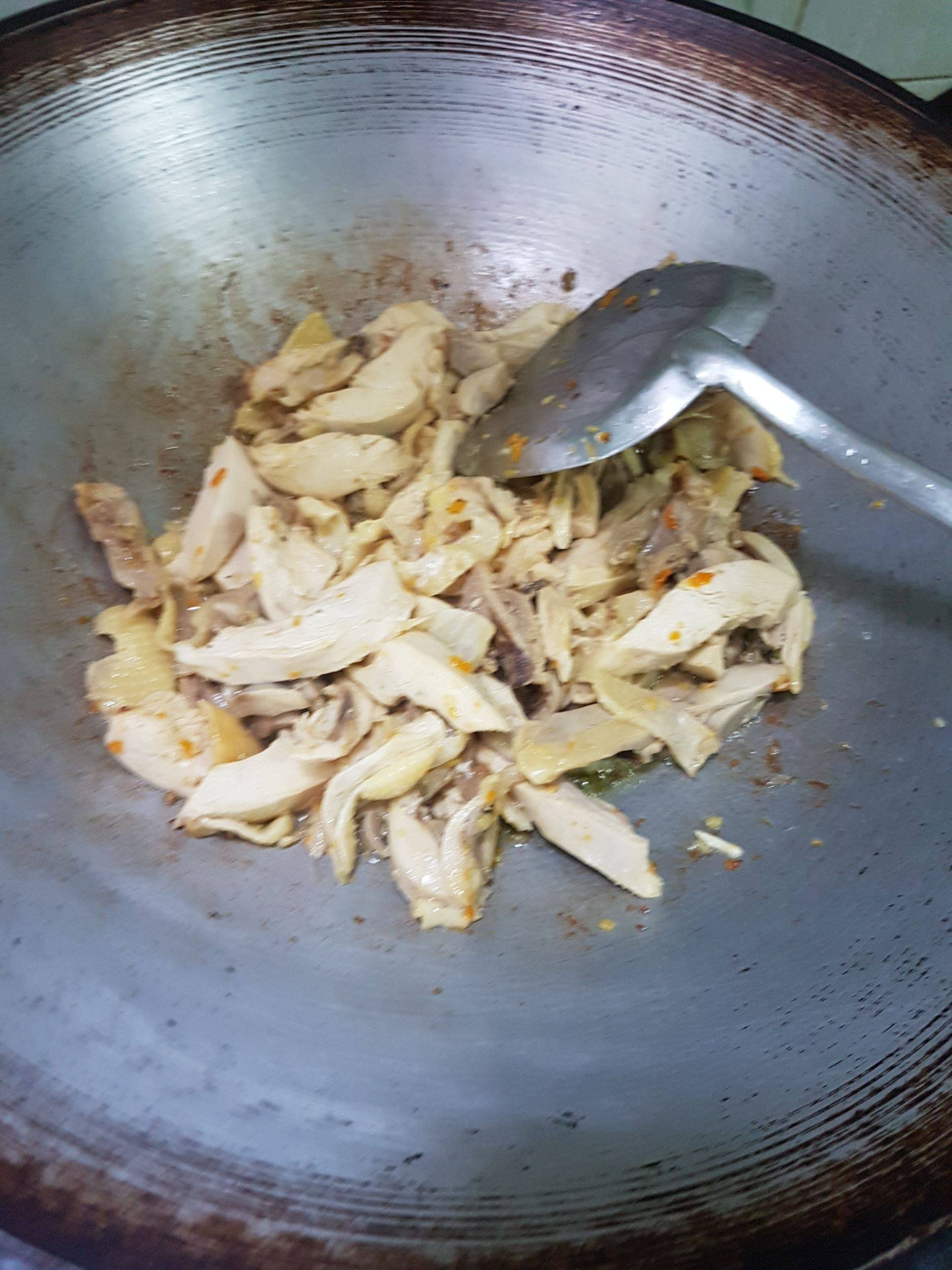 ไก่สองไฟผัดพริกเผา