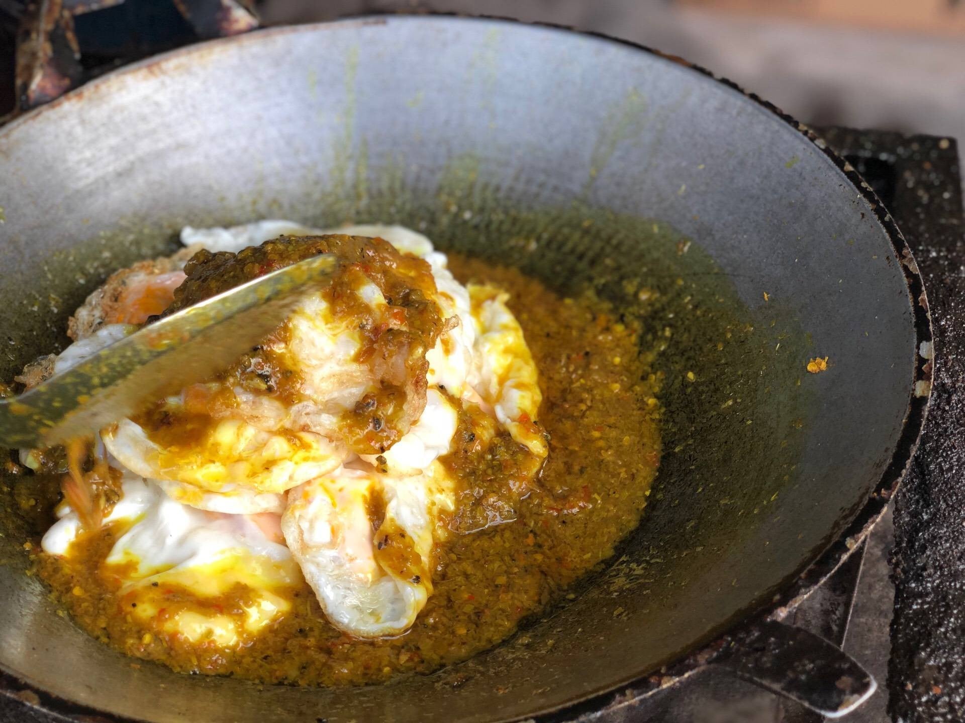 ผัดเผ็ดไข่ดาว