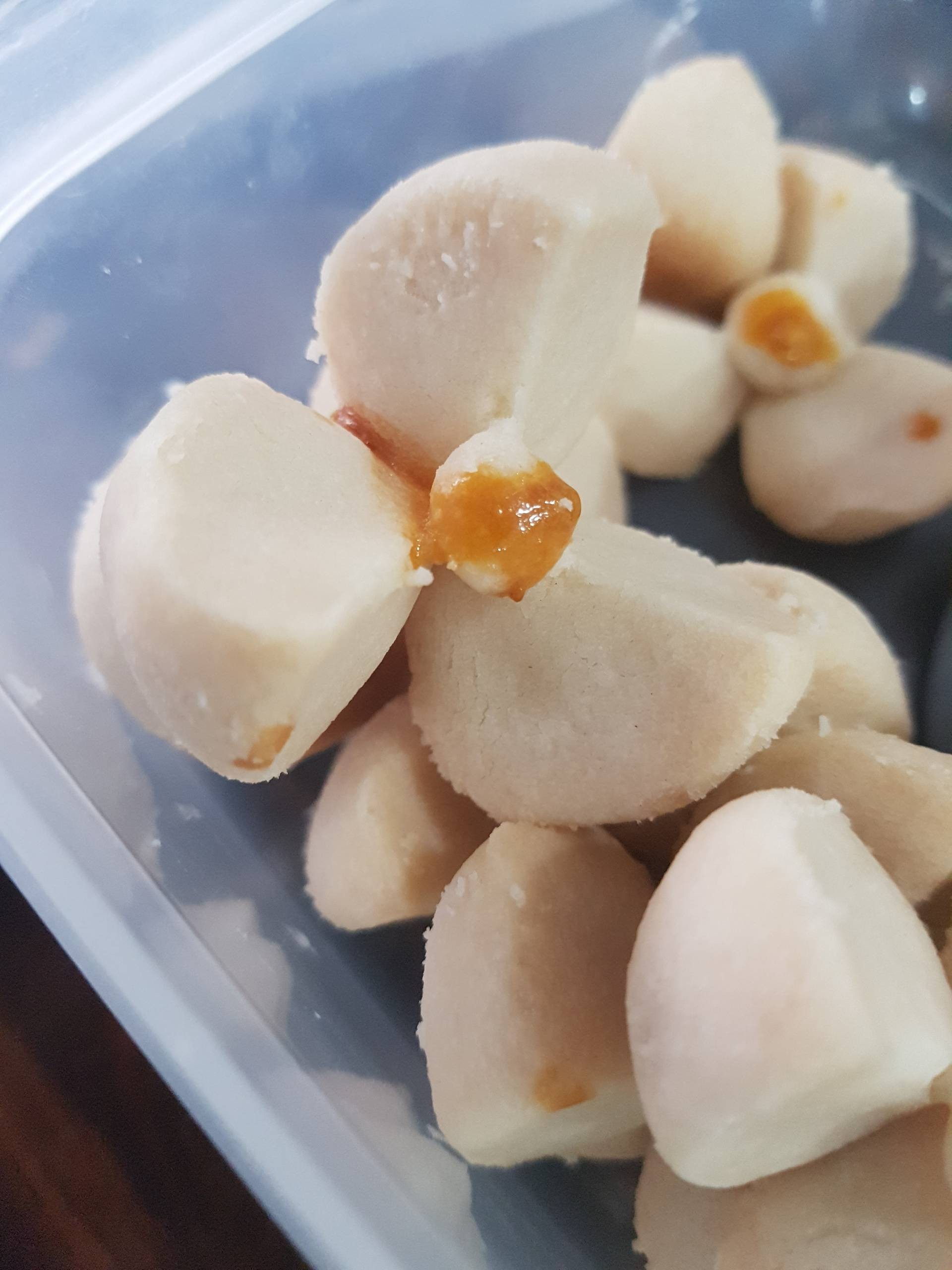 ขนมกลีบลำดวน