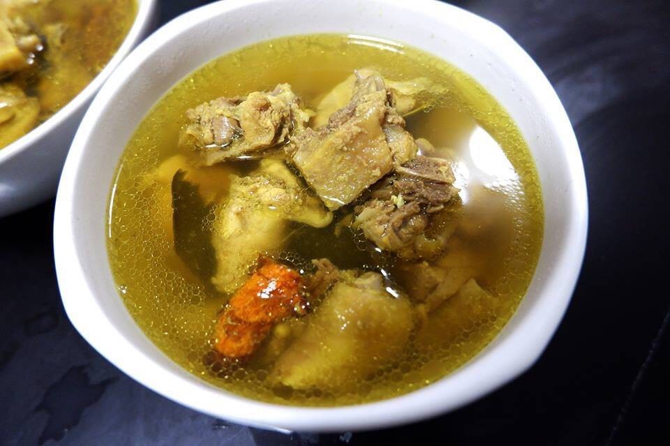 ไก่บ้านต้มขมิ้น