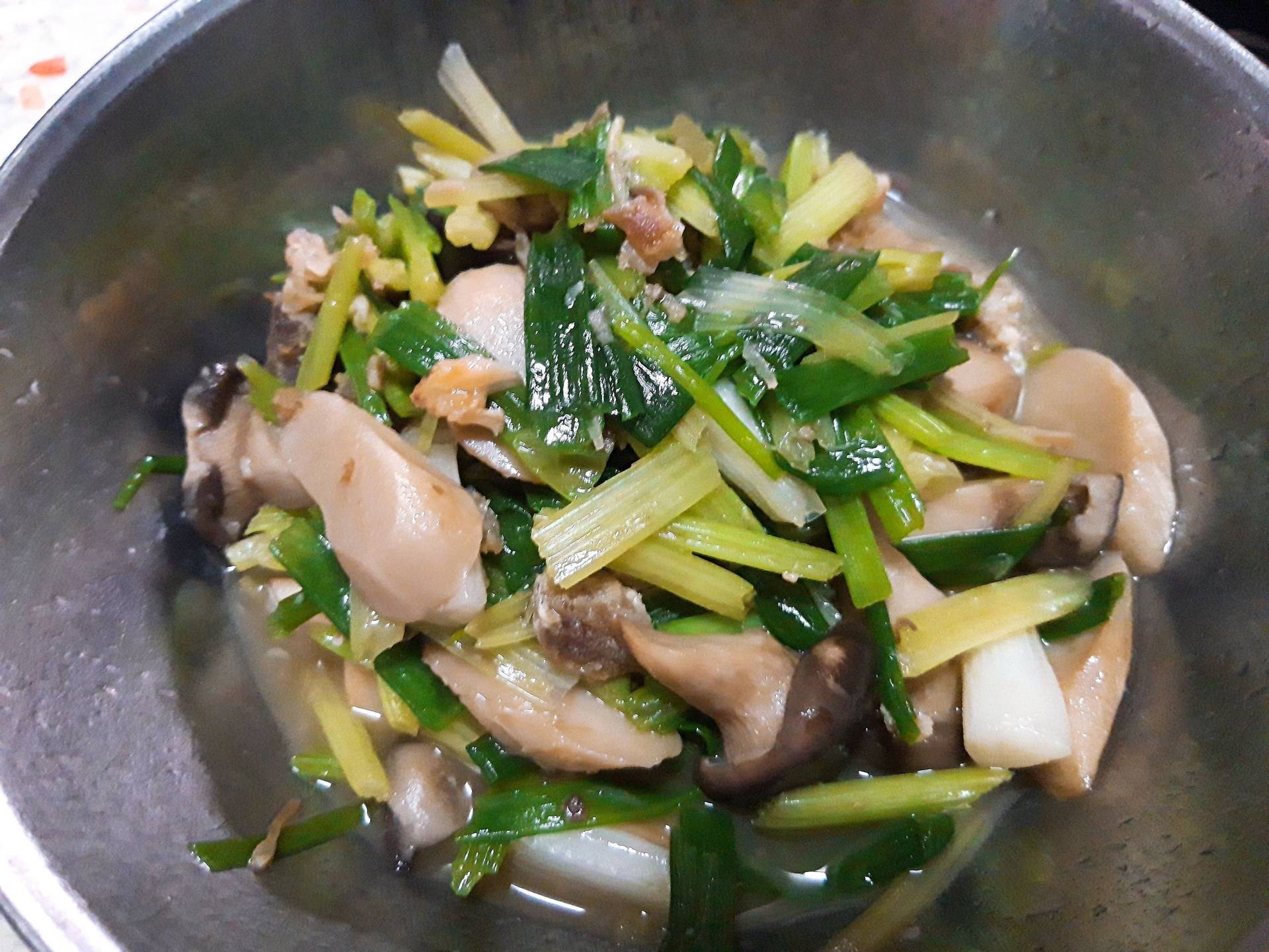 ผัดต้นหอมและคื่นช่าย