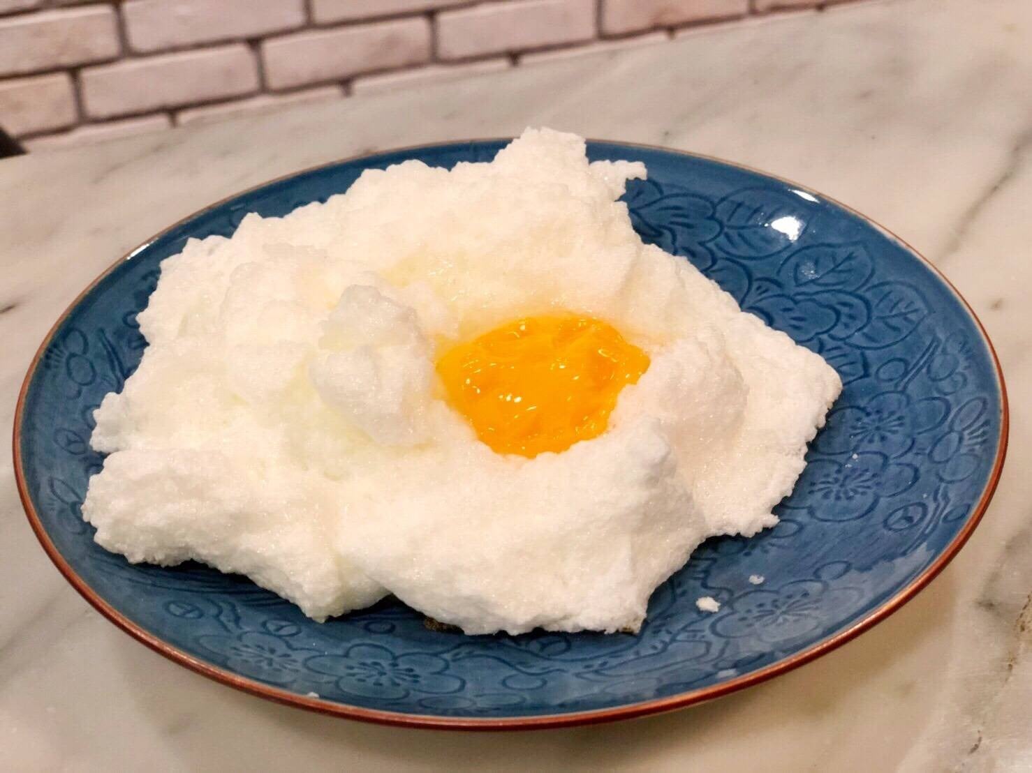 ไข่ดาวซูเฟล่ หรือ ไข่ดาวก้อนเมฆ