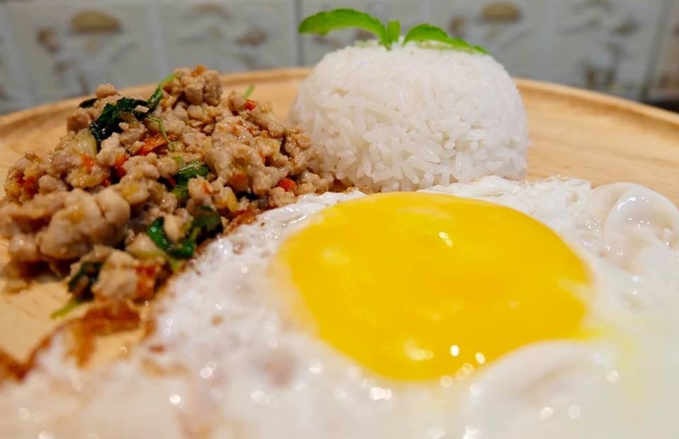 กระเพราหมูสับ ไข่ดาว