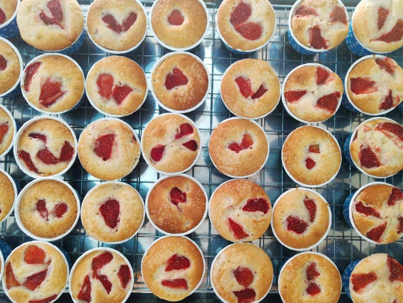 สตรอเบอรี่คัพเค้กหน้ากรอบ 🧁