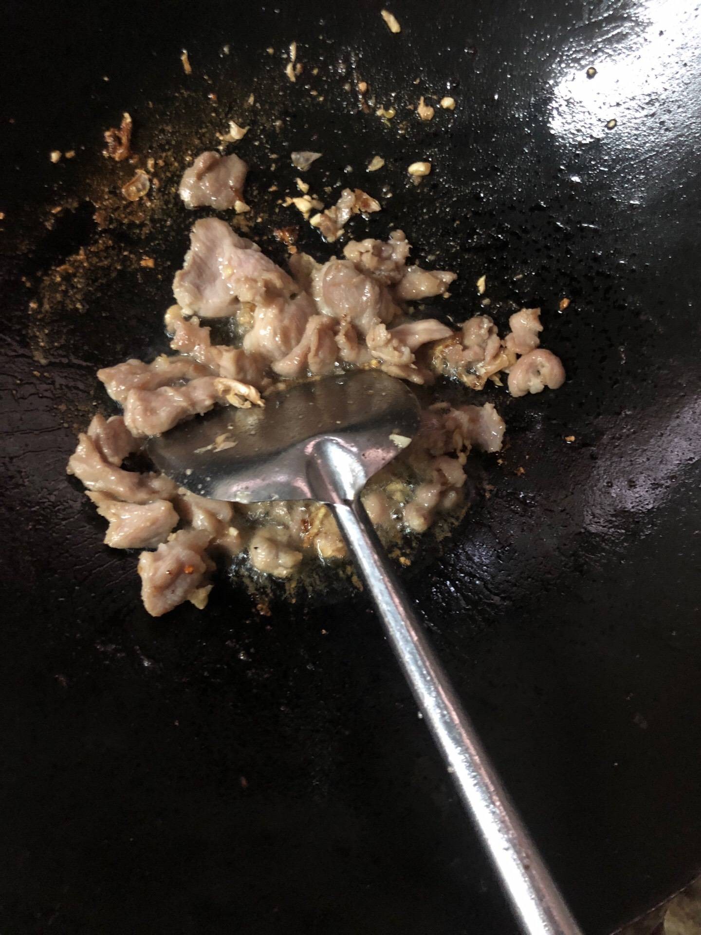 หมูทอดน้ำปลาใส่กระเทียม