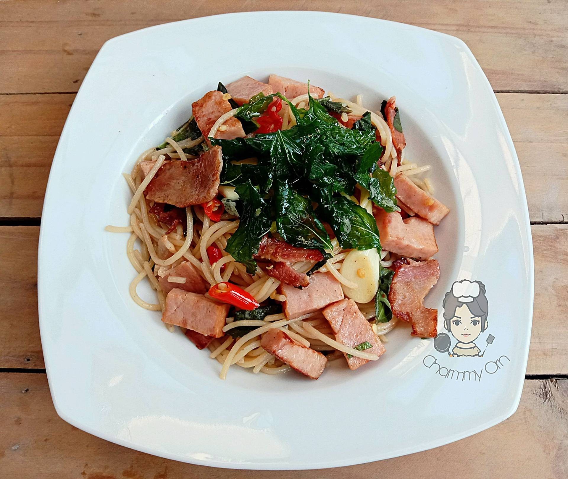 สปาเก็ตตี้กะเพราเบค่อน แฮม