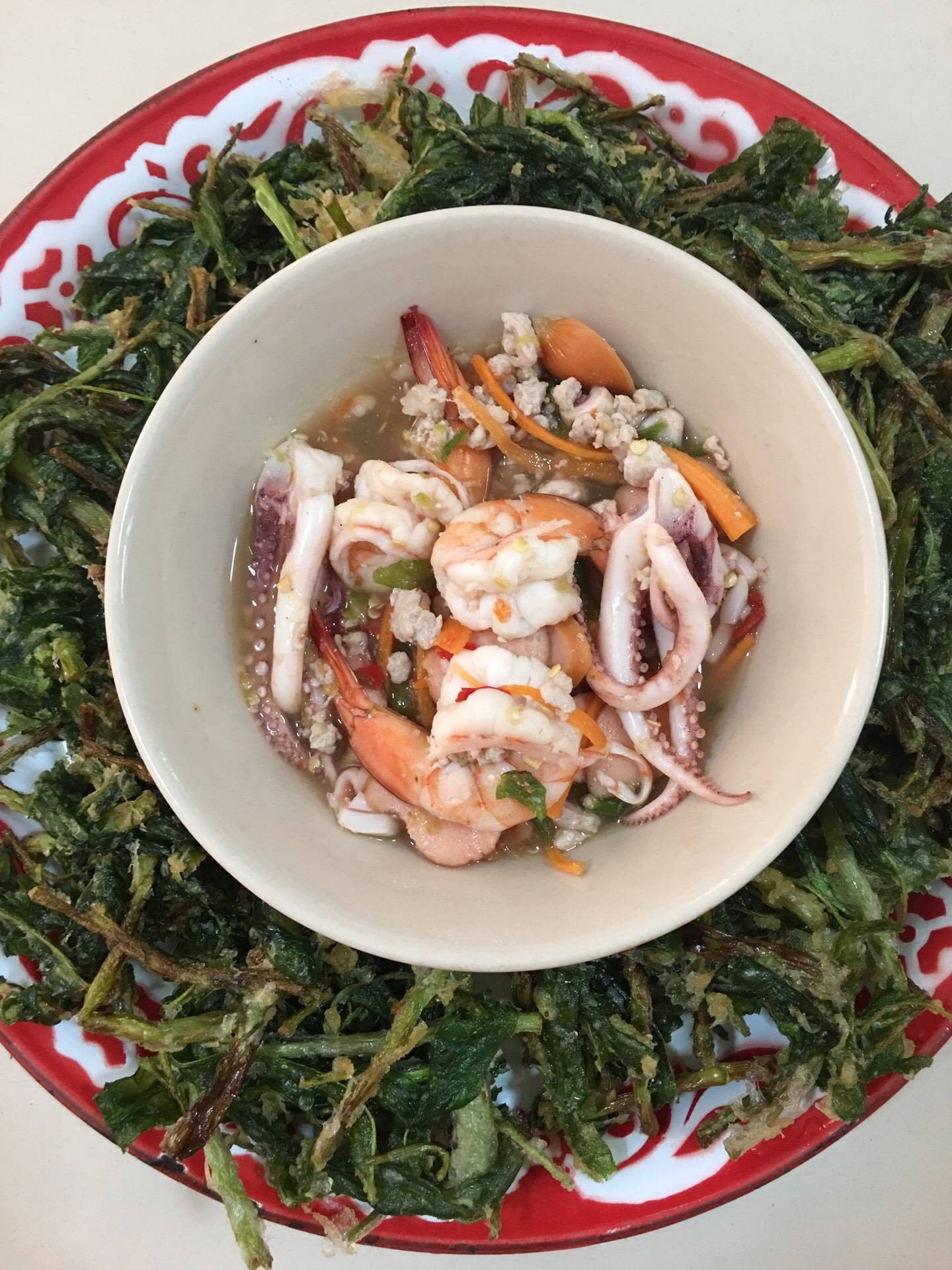 “ยำผักบุ้งกรอบ"