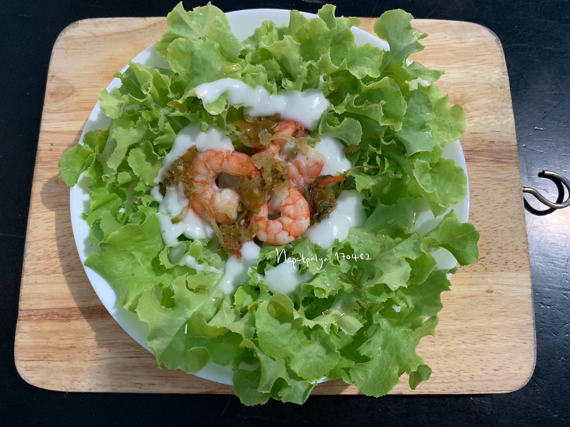 สลัดกุ้งอบ