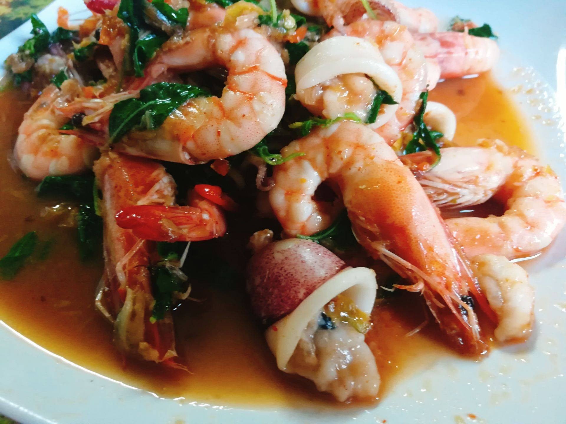 ผัดกะเพราหมึกกุ้ง