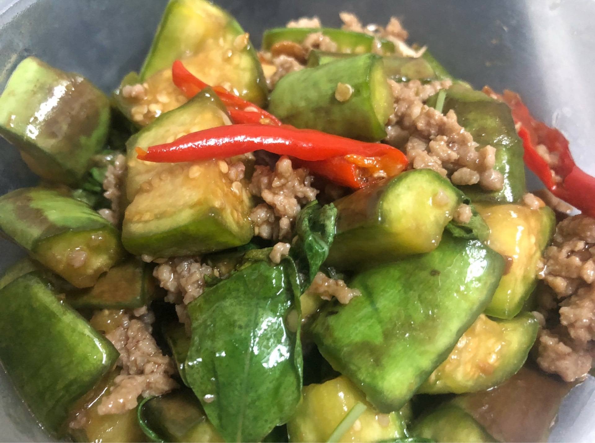 ผัดมะเขือยาวหมูสับ