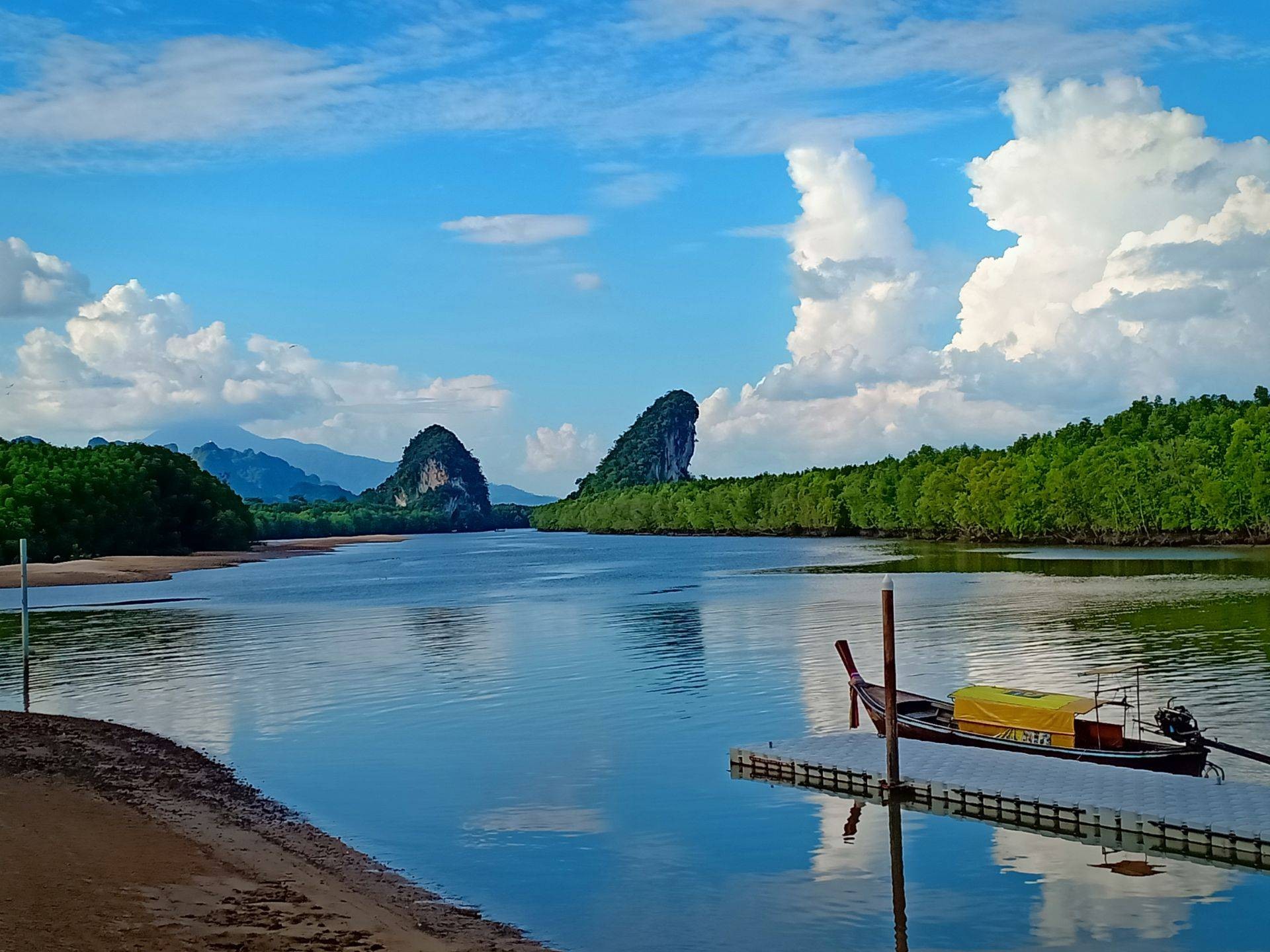 เขาขนาบน้ำ