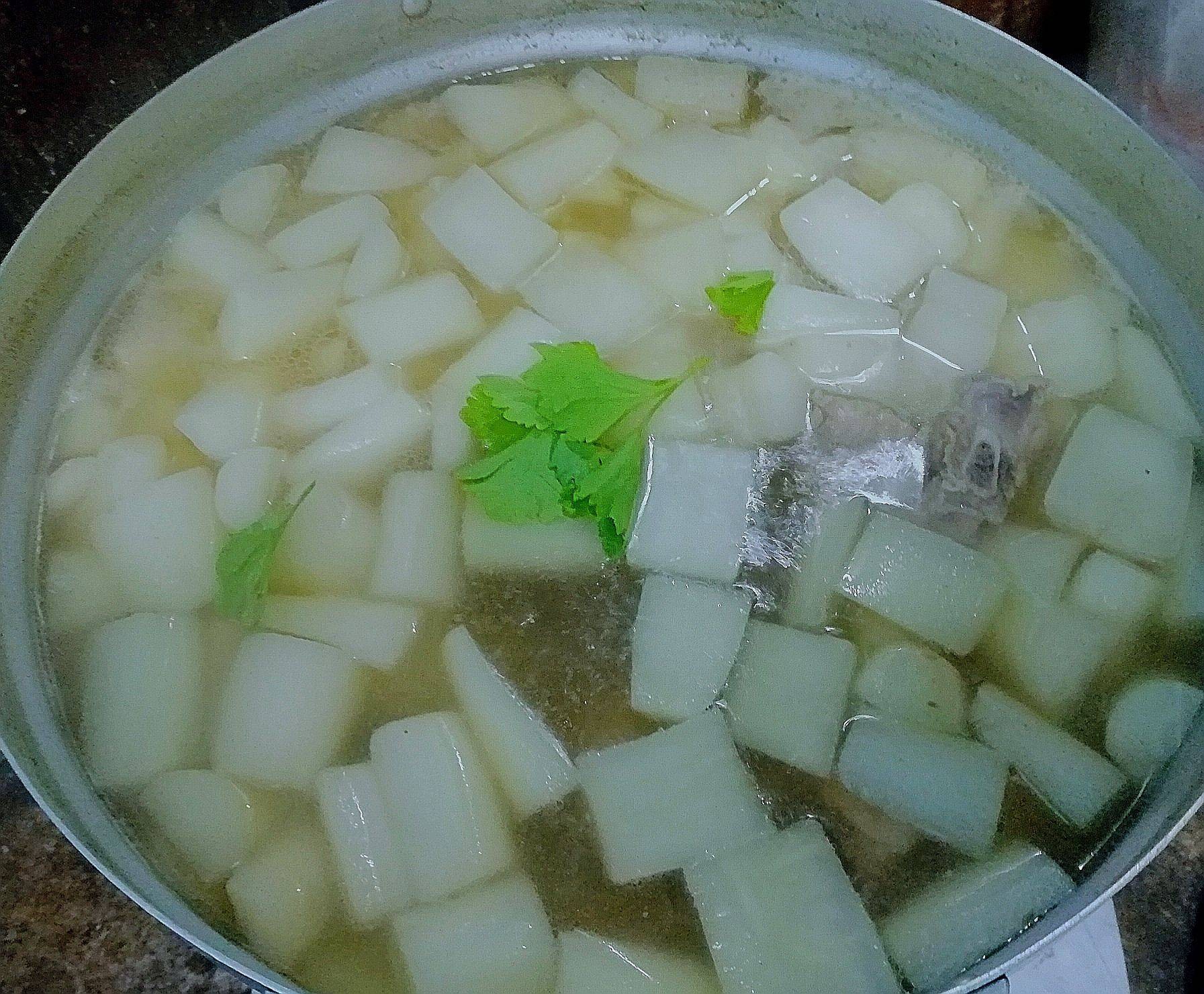 แกงจืดไชเท้ากระดูกหมู