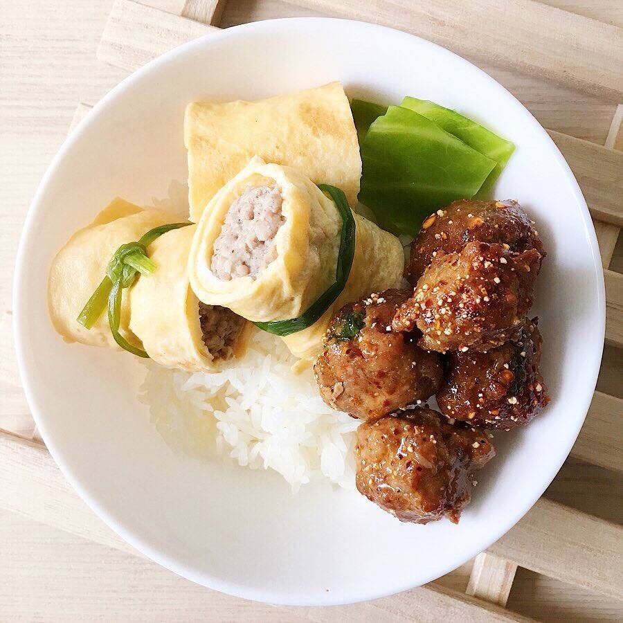 🌈ข้าวไข่ม้วน x ลาบหมูทอด