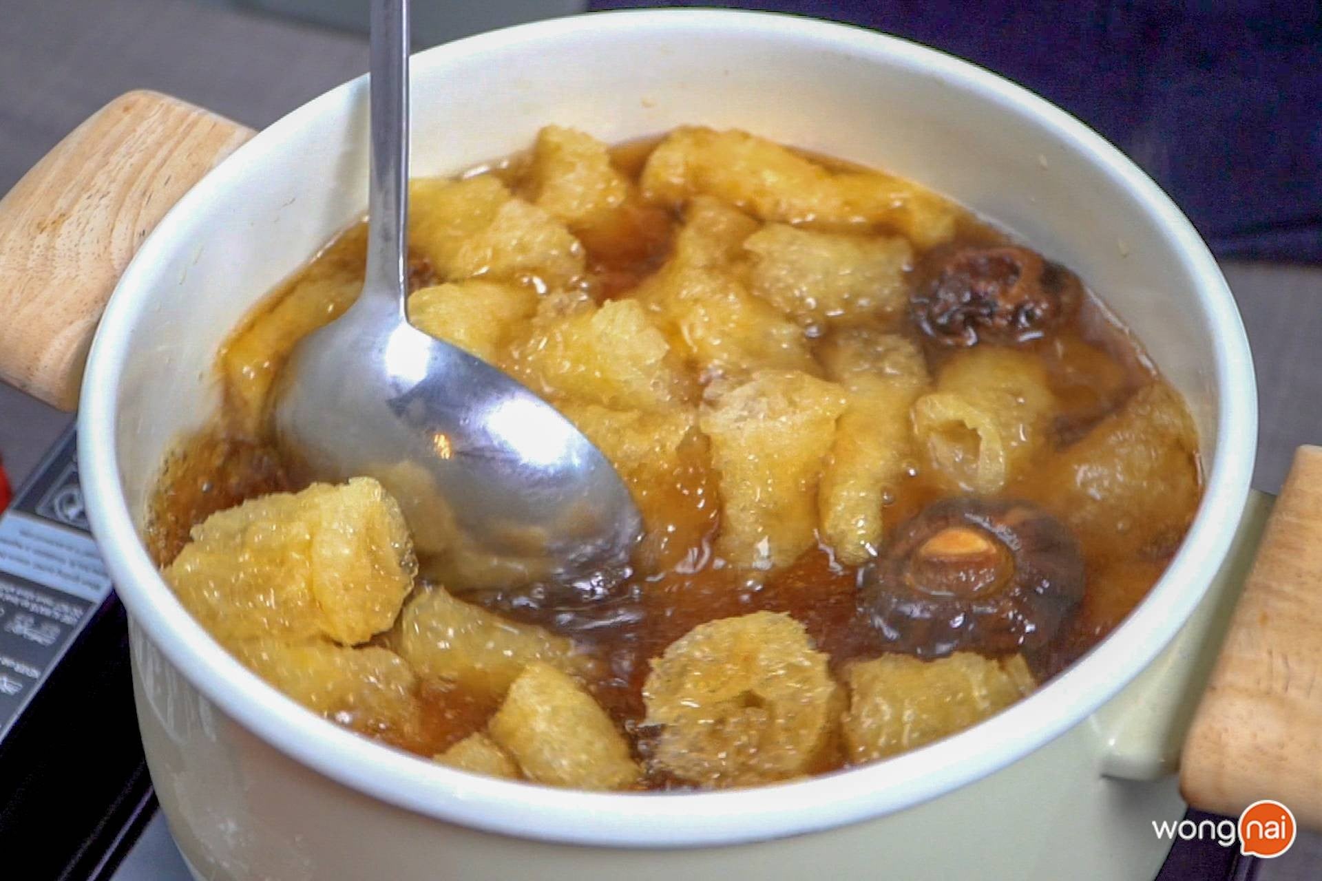 กระเพาะปลาน้ำแดง