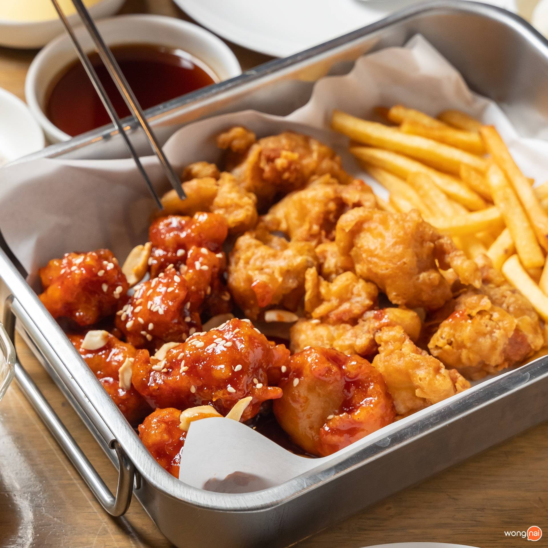 ซาโลแมน ชิแม็ก สุขุมวิทพลาซ่า โคเรียนทาวน์