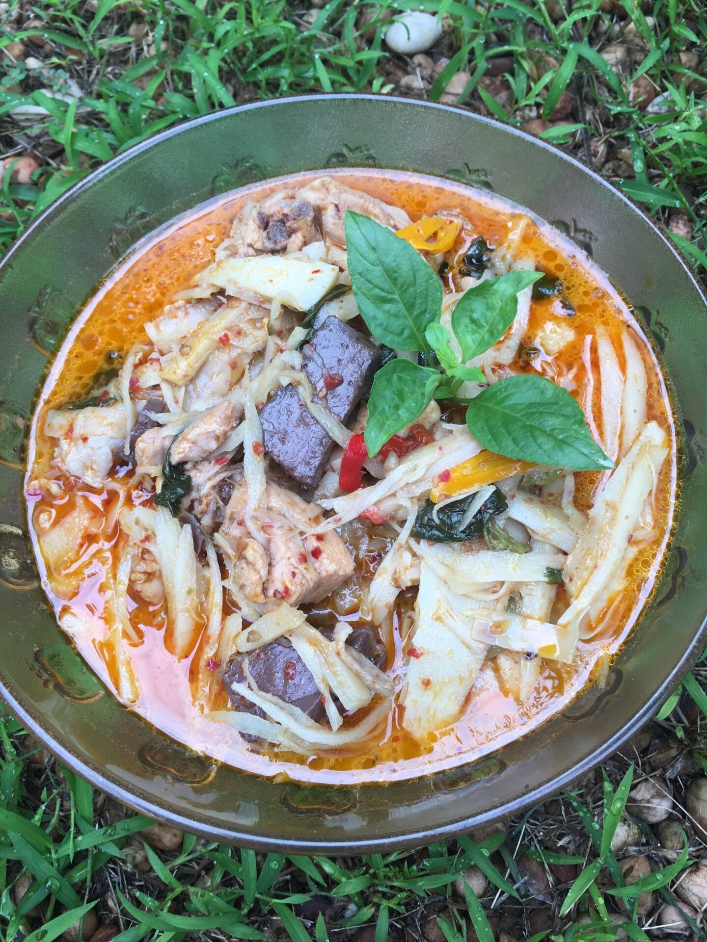 “แกงไก่หน่อไม้ไผ่บงหวาน”