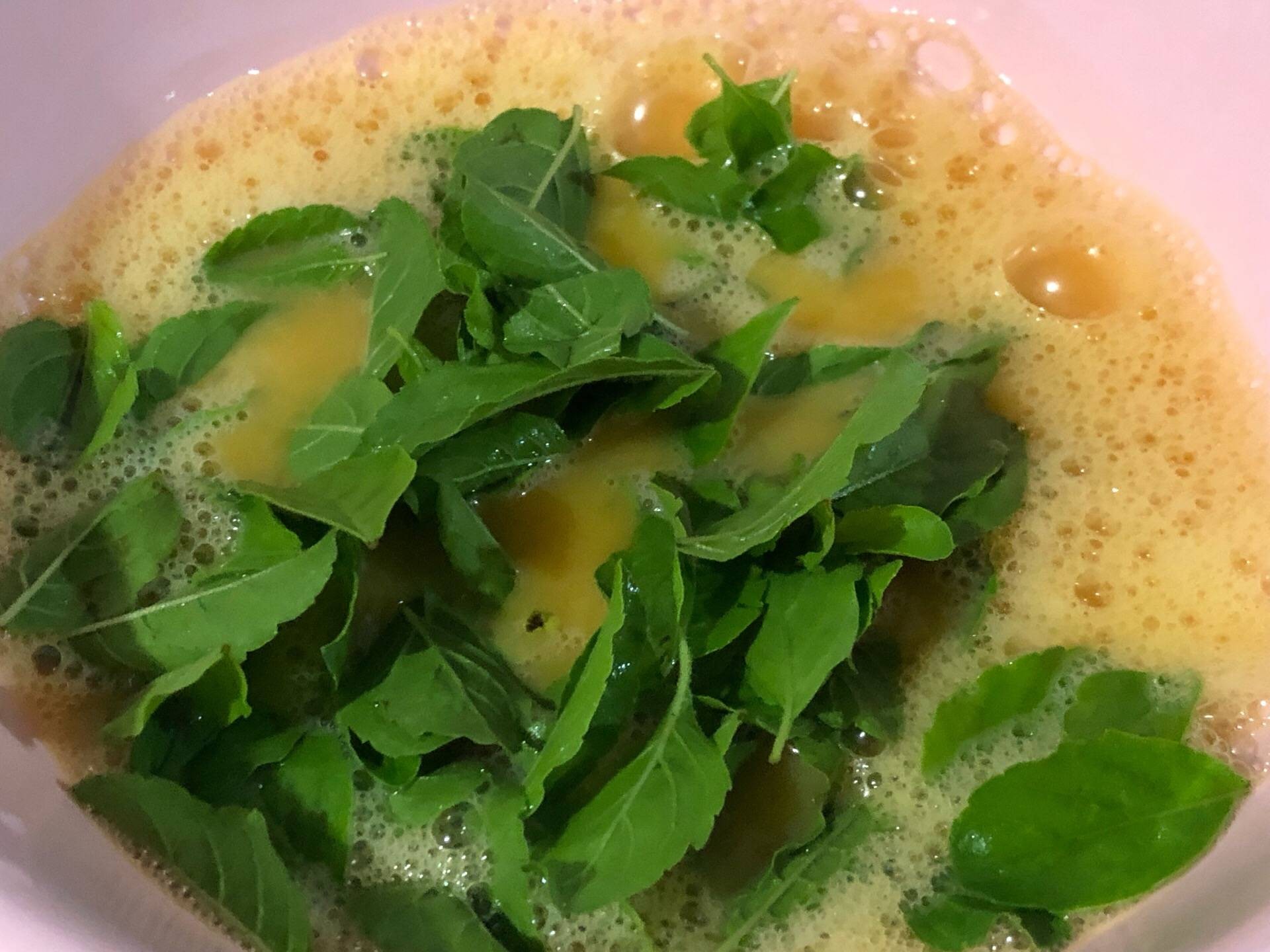 ไข่เจียวกะเพราปูอัด