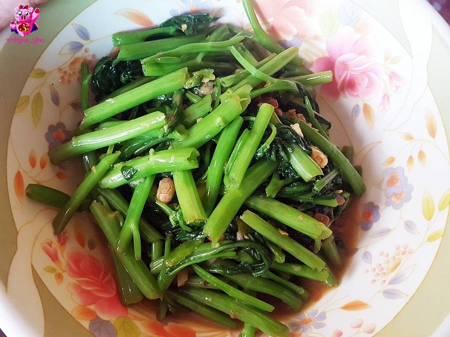 ผัดผักบุ้ง