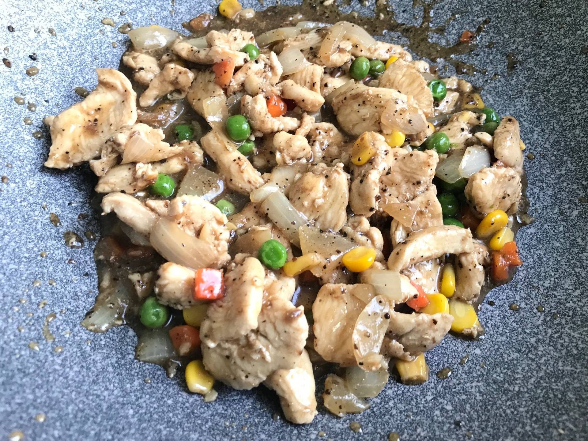 อกไก่ผัดพริกไทยดำ