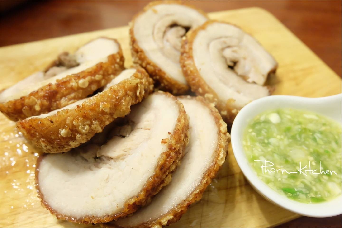 หมูม้วนทอดกรอบ  หมูกรอบชาชู By Phorn Kitchen