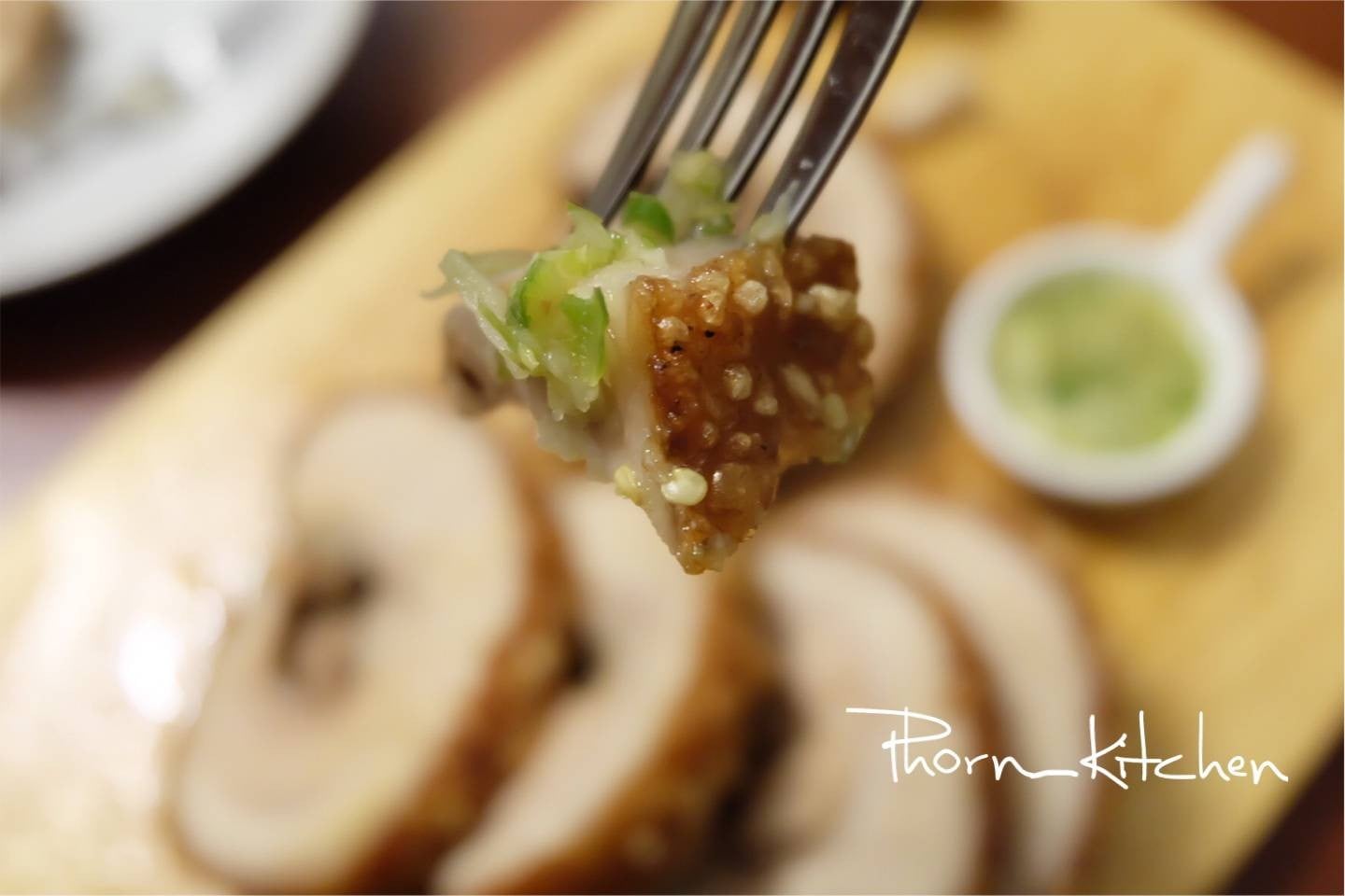หมูม้วนทอดกรอบ  หมูกรอบชาชู By Phorn Kitchen