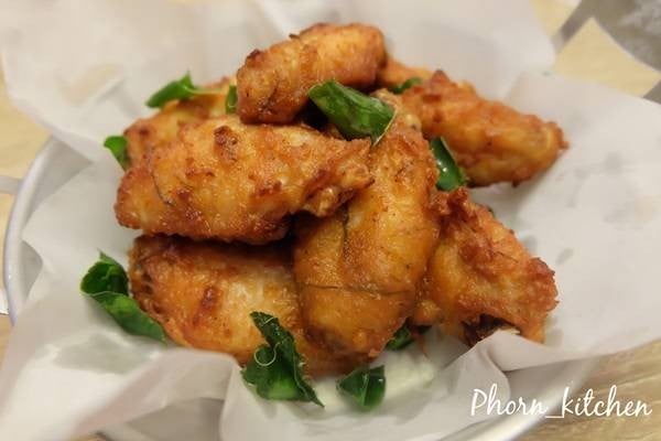 ปีกไก่ทอดพริกแกง
