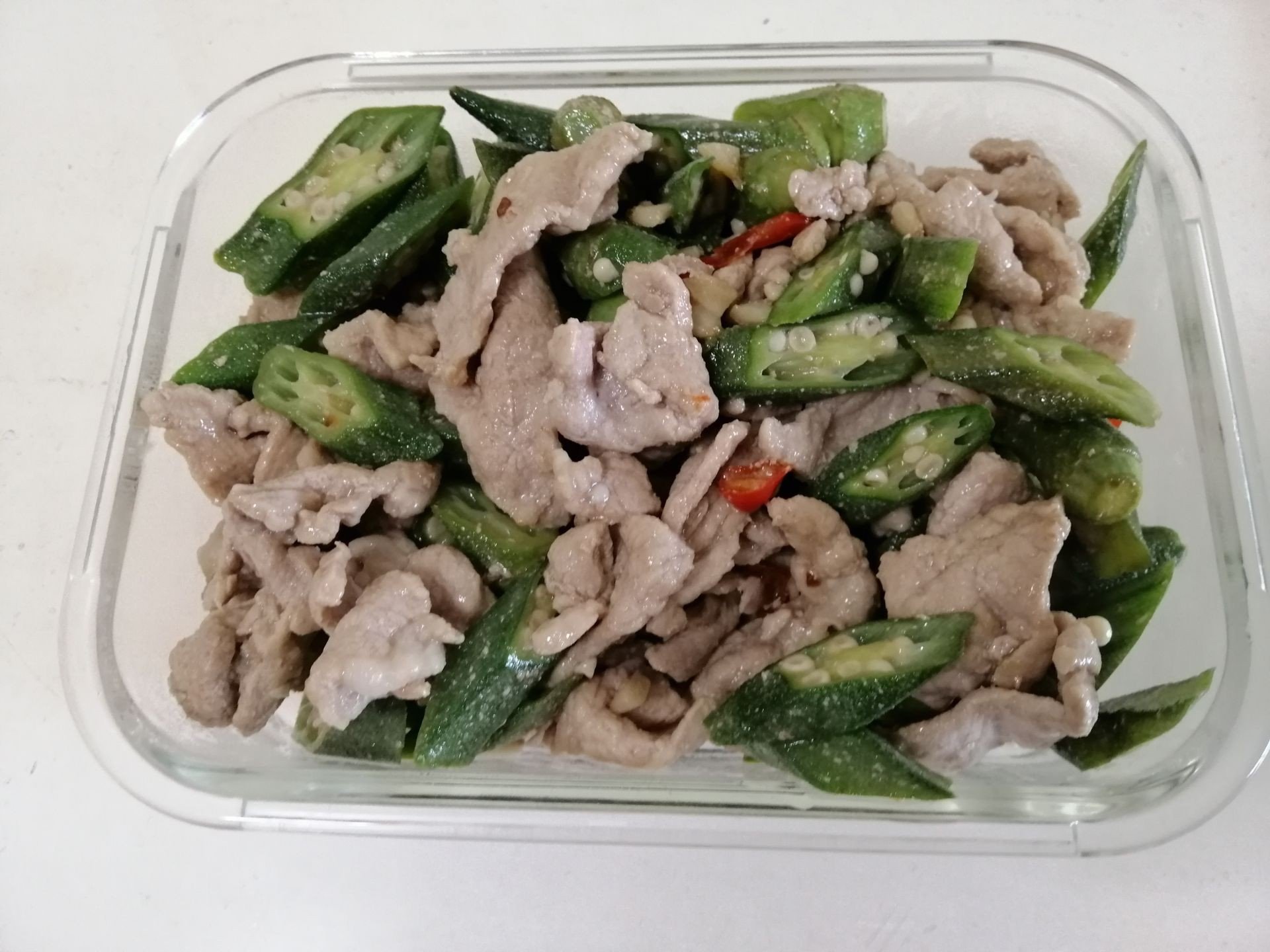 ผัดหมูใส่กระเจี๊ยบ​เขียว