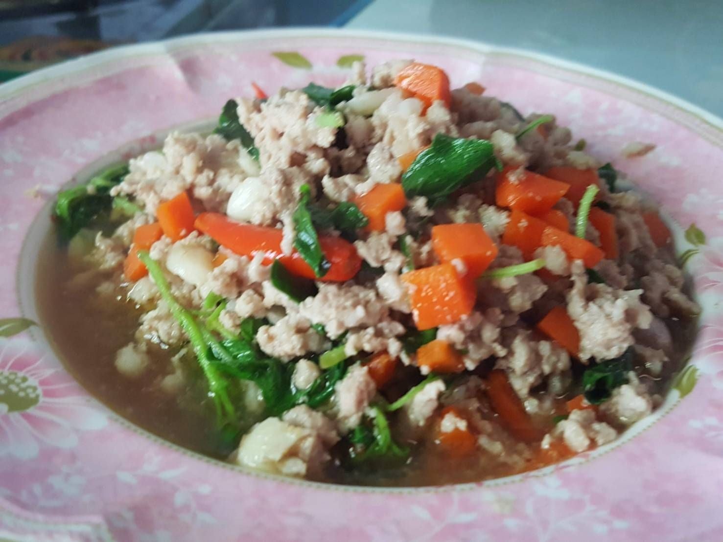 ผัดกะเพราหมูสับแครอท