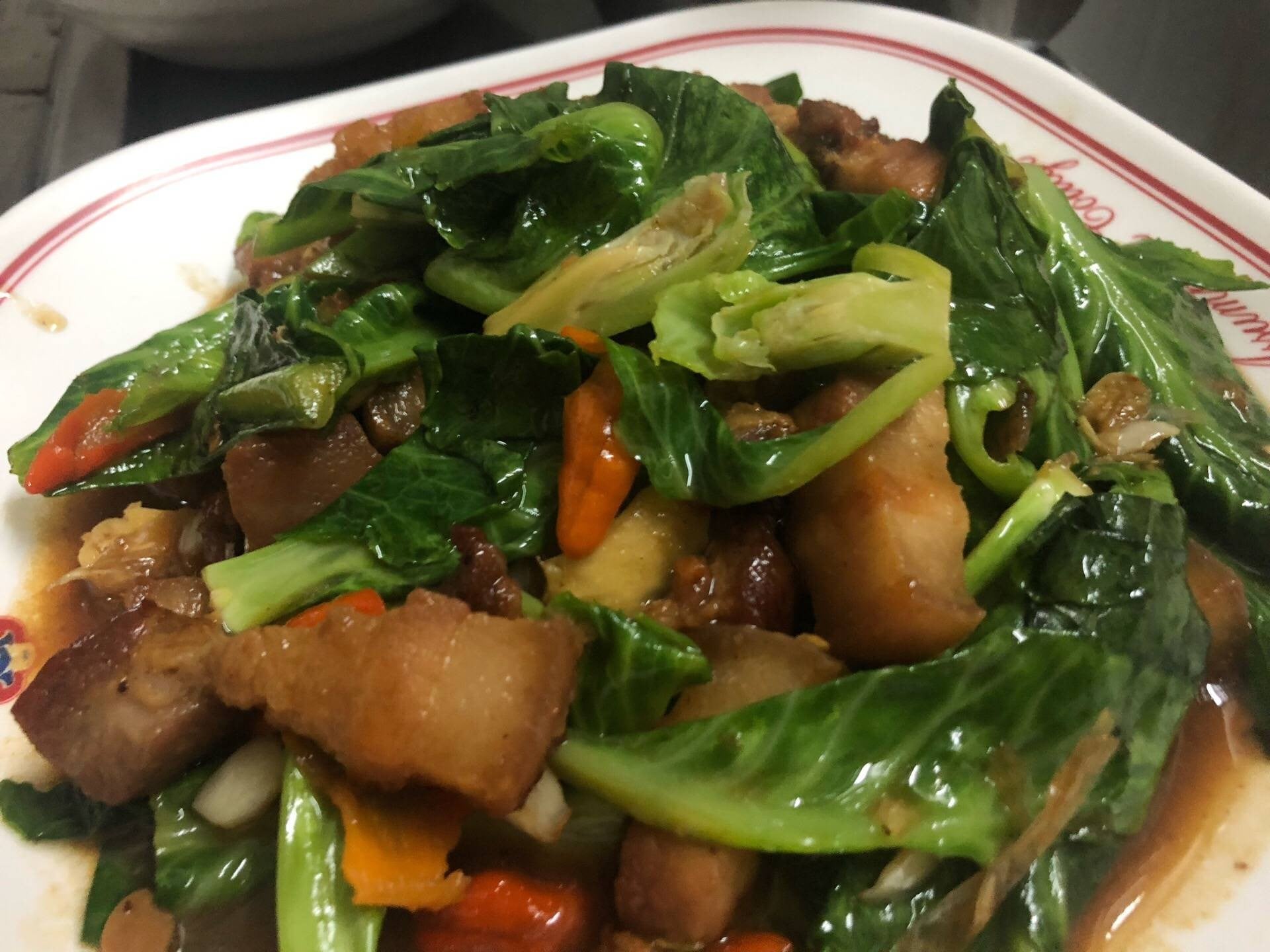 ผัดแขนงหมูสามชั้น