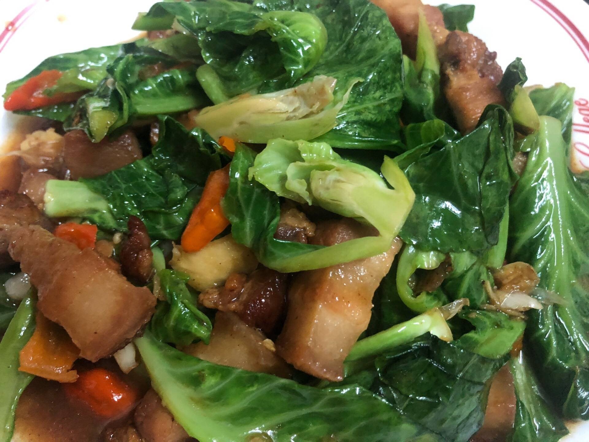 ผัดแขนงหมูสามชั้น