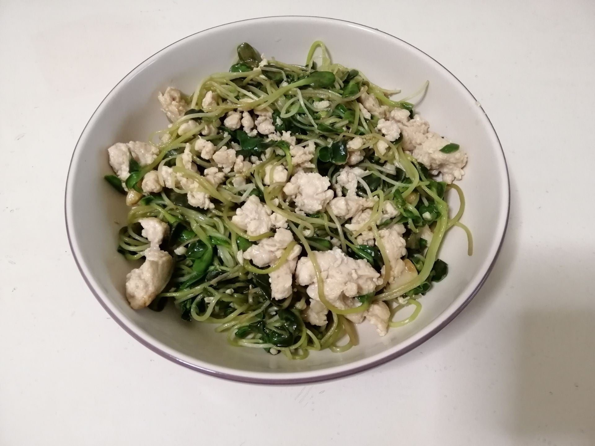 ต้นอ่อนทานตะวันผัดไก่สับ