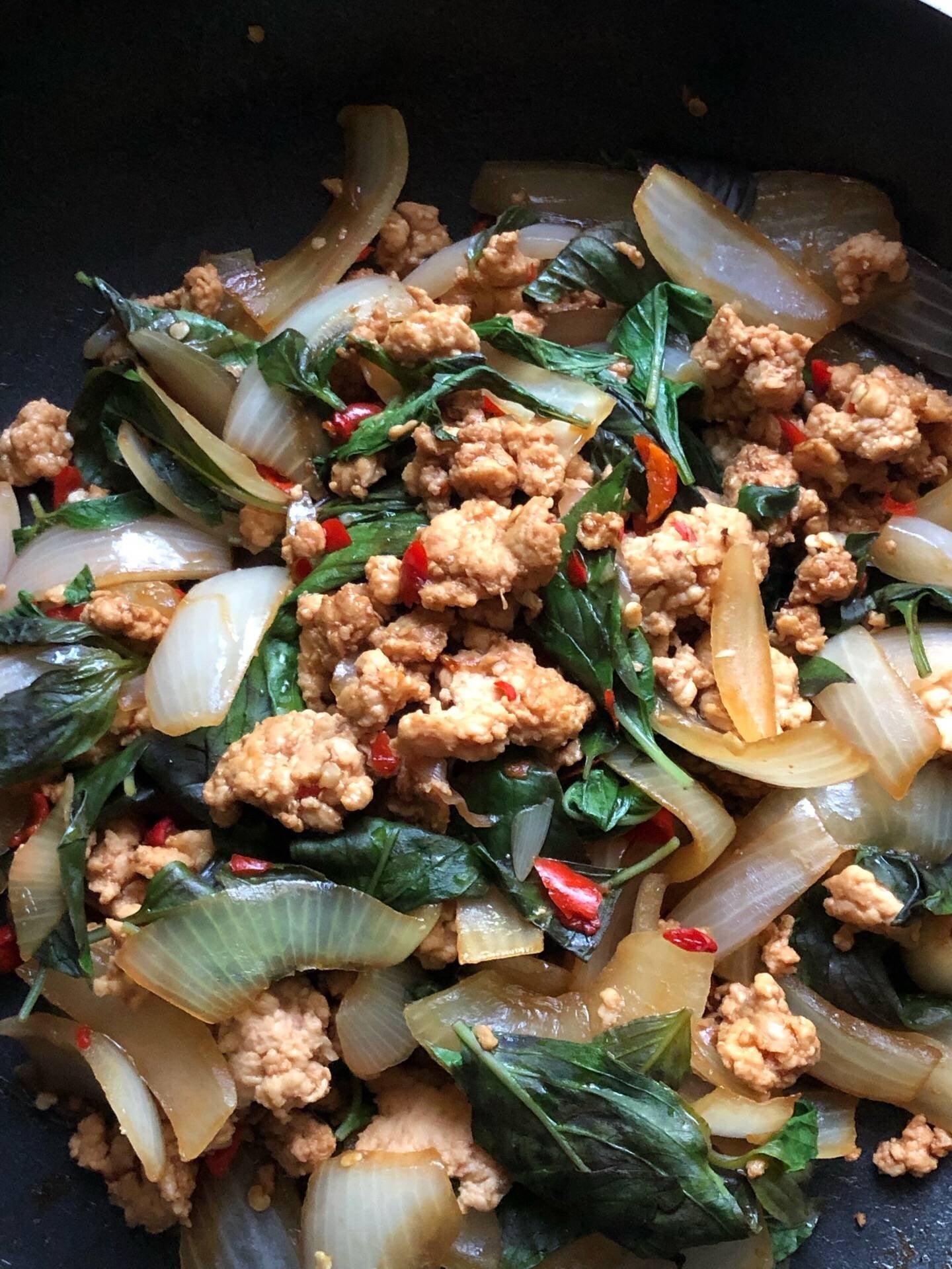 ผัดพริกไก่สับใบโหระพา((❌น้ำมัน))
