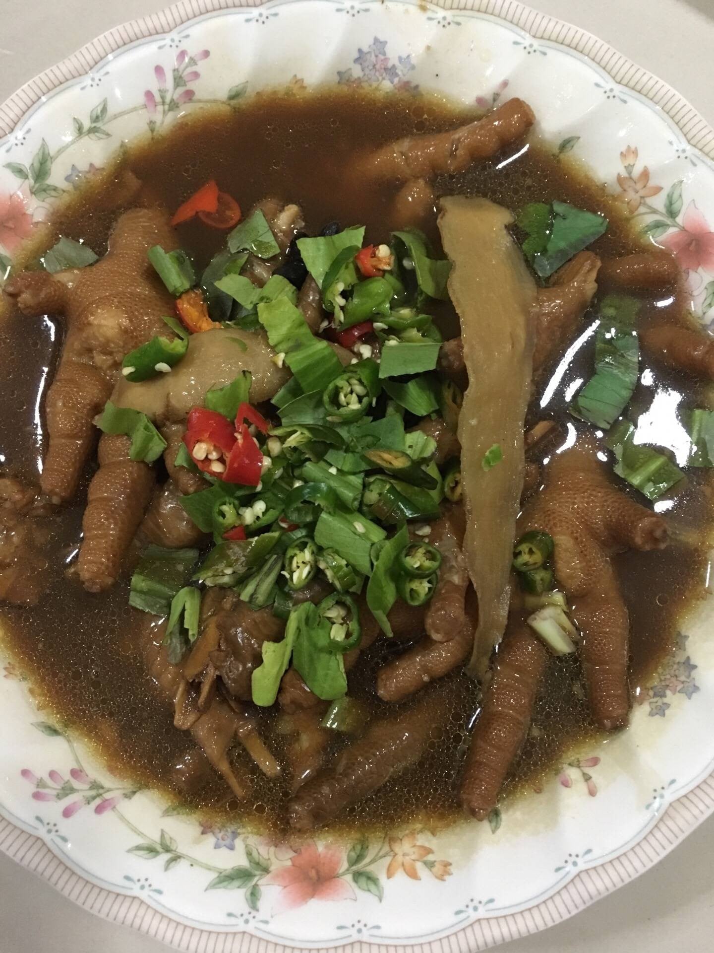 “ซุปเปอร์ตีนไก่ตุ๋นยาจีน”